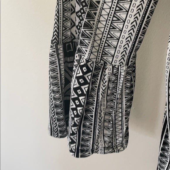 Open shoulder blouse - Picture 2 of 5